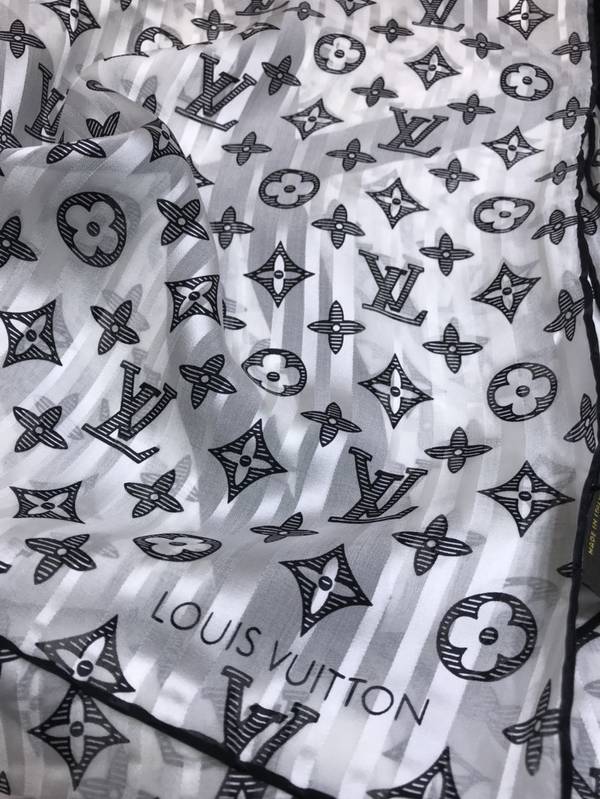 Louis Vuitton Scarf LVC00595